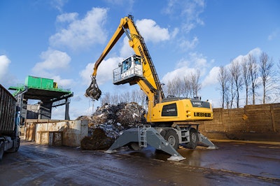 The LH 60 M Industry Litronic is specially designed for heavy-duty scrap handling.
