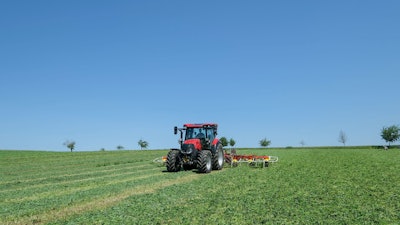 The Vestrum tractor has a powerful 4-cylinder engine with a Wastegate turbocharger.