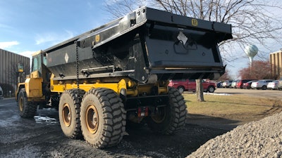 The Positive Seal Autogate Tailgate can be paired with PHIL’s proprietary fluidic seal material to create a water-tight seal which contains liquid materials within a truck body or roll-off container.