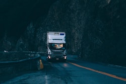 Truckin Mountains 3j G Um8 Iz40 Us