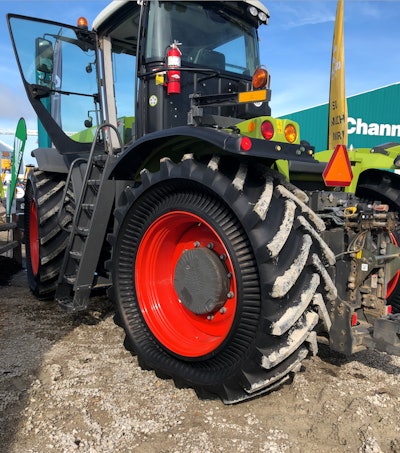 The v-shaped cross section of the CupWheel allows for high flexibility.