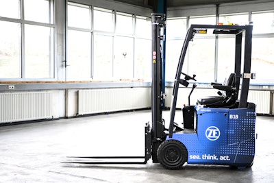 The ZF Innovation Forklift connects intelligent mechatronic systems with networked data management to enable autonomous operation.