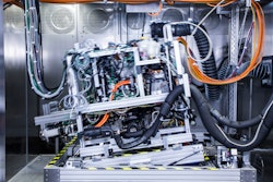 Development tests on the drive unit of the Mercedes-Benz GLC F-CELL in Kirchheim-Nabern. Tests begin in freezing conditions with the drive unit tilted at different angles.