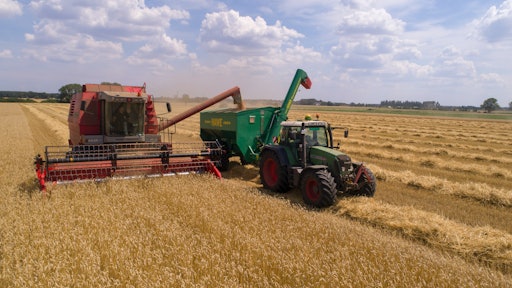 Combine Tractorin Field X Lm Wt913 E Oc Us