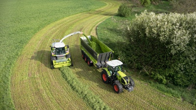 Parallel platooning in agriculture is one of the areas being researched through the 5G NetMobil research project.