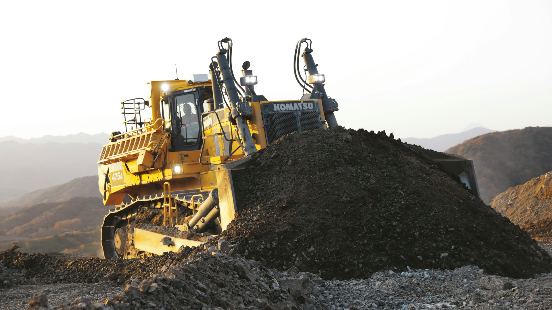 Komatsu Europe Introduces D475A-8 Dozer with Increased Engine