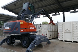 The Atlas 200 MH accu is used for waste compaction in Stadtreinigung Hamburg (SRH).
