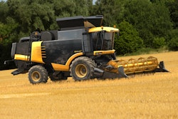 Continental Combine Master On Harvester Moving Dirty 2019
