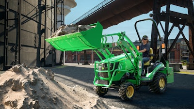The Mechanical Self-Leveling Loader automatically stays level to provide stability for materials being lifted.