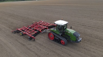 The Fendt 900 Vario MT is available in three models ranging from 381-431 hp.