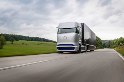 Daimler Truck AG plans to begin customer trials of the GenH2 Truck in 2023.