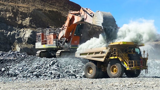 Earth Track Hitachi 1900 6 Loading Cat 777 F Lr 1080px