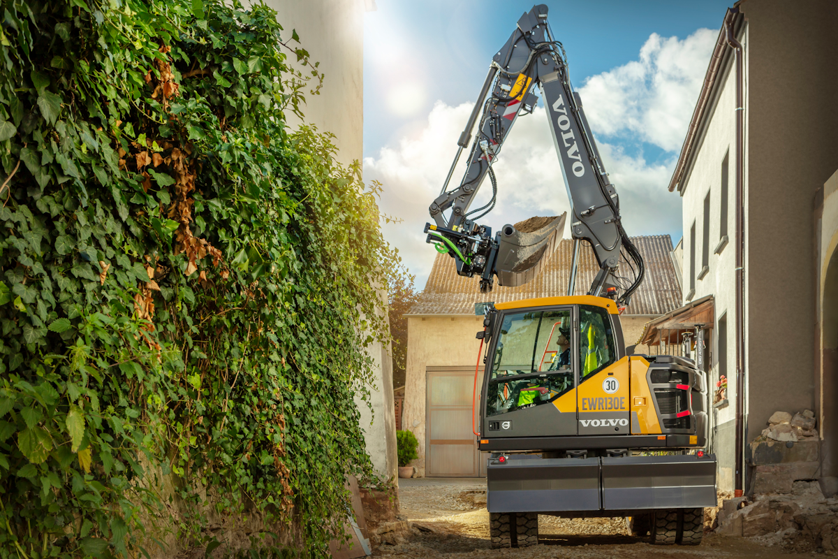 Volvo Ce Launches New Mid Sized Wheeled Excavator Oem Off Highway