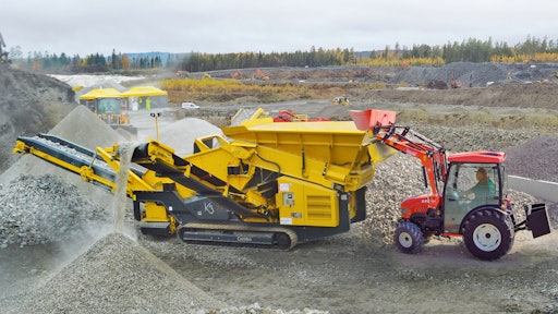 A Goldoni tractor feeding the Keestrack K3 scalper.