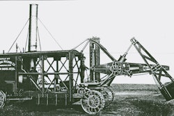 Kilgore Machine Company built the first all-hydraulic excavator, known as the Direct Acting excavator, which was also offered in a 1-1/4 yard traction version for use off railroad tracks.