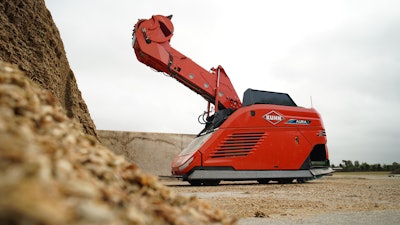 AURA is a 100% autonomous self-propelled mixer which incorporates a silage loading module.