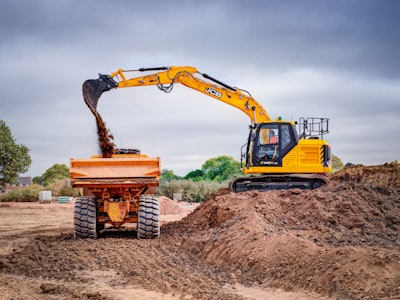 Use of a JCB DieselMax 448 engine in the 140X excavator provides an increase in torque.