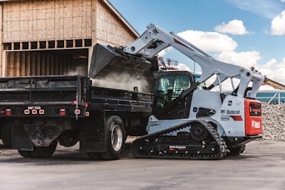 The Bobcat T870 has a 145-in. hinge pin height and can handle heavier loads than ever before, giving you access to bigger jobs and increased productivity with every lift cycle.
