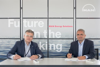 Dr. Otto Preiss (left), Chief Technology Officer and COO of Rolls-Royce Power Systems, and Dr. Uwe Lauber, Chief Executive Officer of MAN Energy Solutions, have signed an agreement for a strategic partnership between the companies.