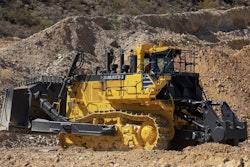 Komatsu D475 8 Closer Up