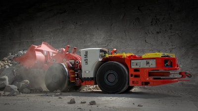 The Toro LH514BE features an easy to swap battery to ensure optimal uptime.