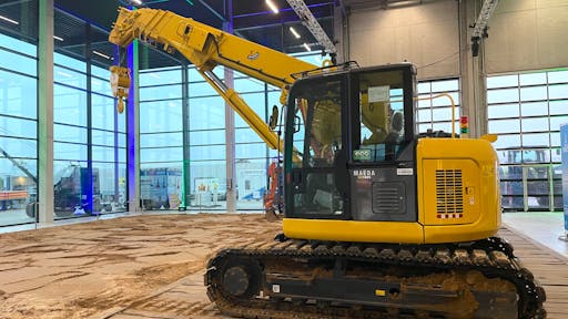 The CC 1485 crawler crane is fitted with a 360V drive powered by a lithium-ion battery.