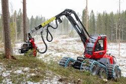 931XC-3 wheeled harvester