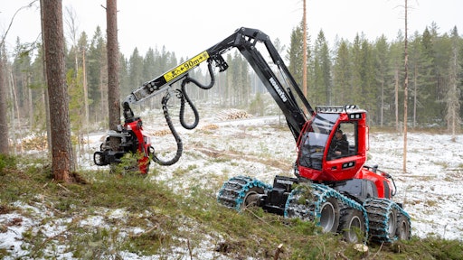 931XC-3 wheeled harvester