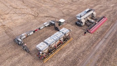 The NEXAT is designed as an autonomous working machine and is equipped with a cab that can be rotated by 270 degrees for optimized monitoring of farm operations.
