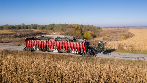 The NEXAT-Systemtraktor is a carrier vehicle with modular components that allow it to easily shift to meet various working conditions.