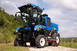 New Holland Agxtend Present The X Power Xpn Concept, An Electric Weeding Solution For Narrow Vineyards 600708