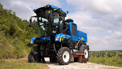 New Holland Agxtend Present The X Power Xpn Concept, An Electric Weeding Solution For Narrow Vineyards 600708