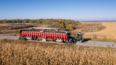 The NEXAT-Systemtraktor is a carrier vehicle with modular components that allow it to easily shift to meet various working conditions.