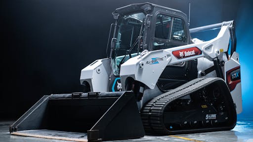 The new Bobcat T7X is powered by a 62 kW battery offering 4 hours of continuous operation or a full day of intermittent use.