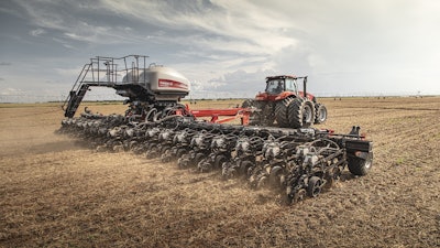 The Fast Riser 6100 series 3-section front-fold planter features an agronomic three-section front-fold toolbar for growers and contractors who frequently need to access public roads.