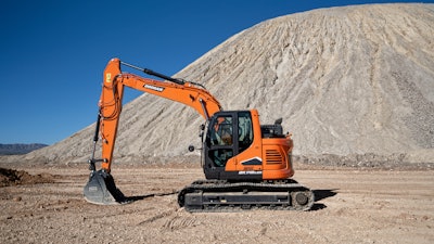 The reduced-tail-swing Doosan DX140LCR-7 crawler excavator comes with enhanced swing performance.