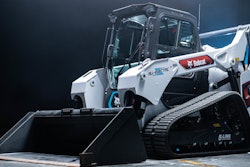 The new Bobcat T7X is powered by a 62 kW battery offering 4 hours of continuous operation or a full day of intermittent use.