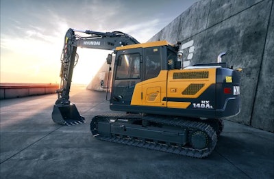 The conventional counterweight HX140A L uses a more powerful 100 kW version of the Cummins engine for higher productivity.