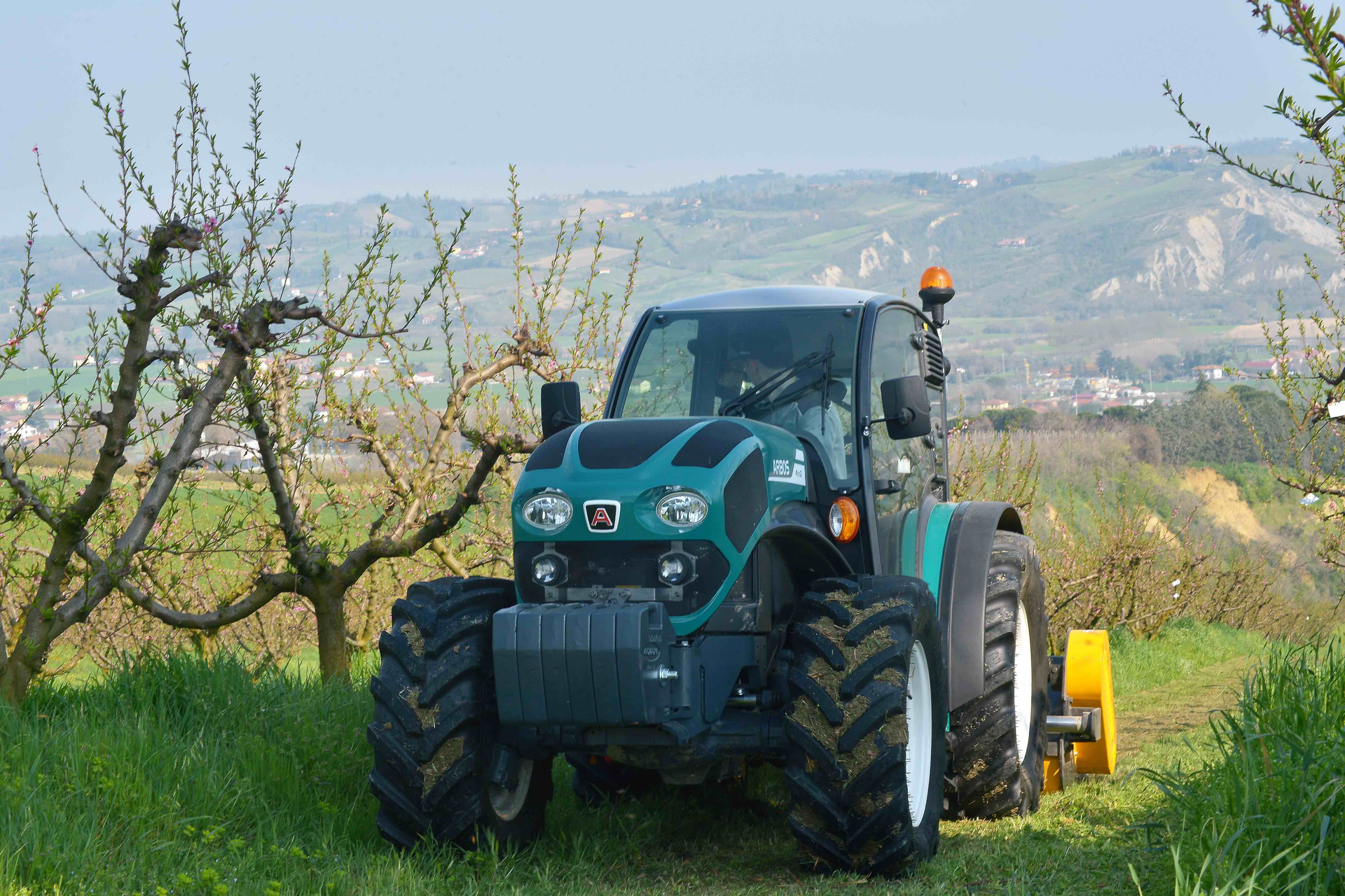 16-Month Calendar Includes September 2018 through December 2019 Classic Farm Tractors 2019