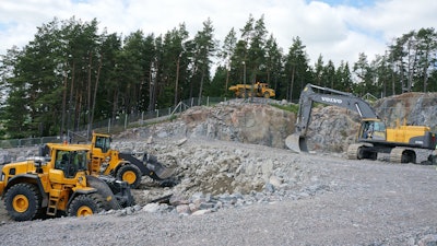 Excavators over 10 tonnes are responsible for around 46% of the total CO2 emissions by construction equipment, making it crucial that zero-emissions solutions are developed for large machines.