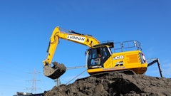 Luddon bought six new JCB machines including a Stage V 220X that runs on green HVO fuel.