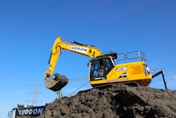 Luddon bought six new JCB machines including a Stage V 220X that runs on green HVO fuel.