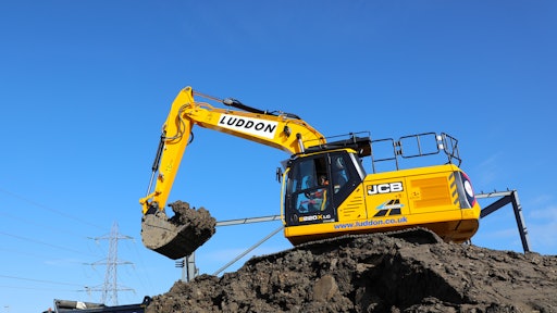 Luddon bought six new JCB machines including a Stage V 220X that runs on green HVO fuel.