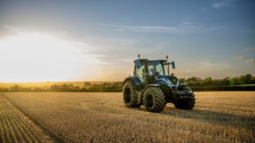New Holland new T7 Methane Power preproduction prototype tractor, powered by an LNG FPT Industrial’s N67 NG engine