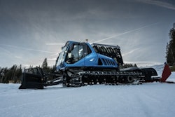 The LEITWOLF h2MOTION is a hydrogen-powered snow groomer with an internal combustion engine manufactured by FPT Industrial.