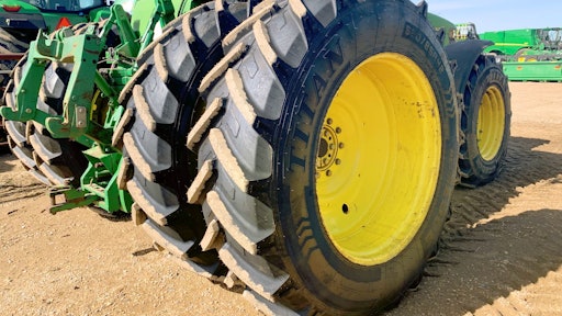 Titan Agra Edge John Deere 8300 Rr 520 85 R42