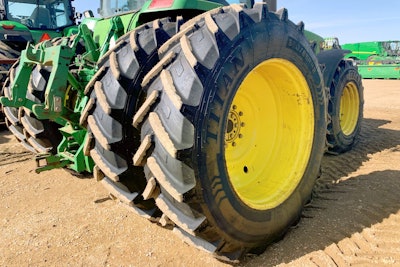 Titan Agra Edge John Deere 8300 Rr 520 85 R42