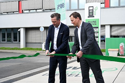 DEUTZ CEO Dr. Sebastian C. Schulte and CTO/CSO Dr. Markus Müller at the opening of the Company's own HVO filling station.