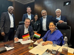 DEUTZ CEO Dr. Sebastian C. Schulte and Mallika Srinivasan, Chairman & Managing Director of TAFE Motors, signing the cooperation agreement.