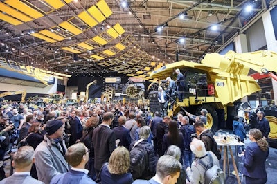 The official tour of the fair by politicians starts after the opening of bauma.